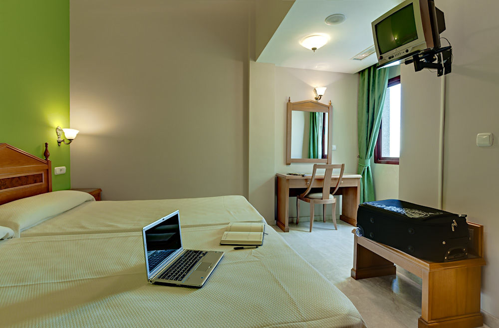 Hotel Tocina Business Albolote Zimmer foto