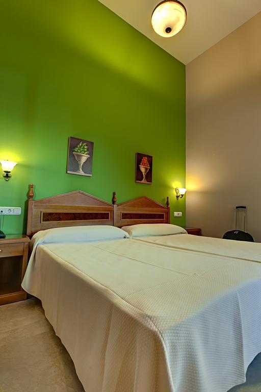 Hotel Tocina Business Albolote Zimmer foto