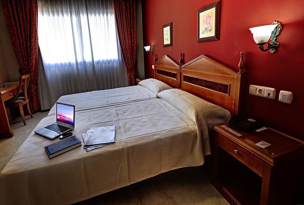 Hotel Tocina Business Albolote Zimmer foto