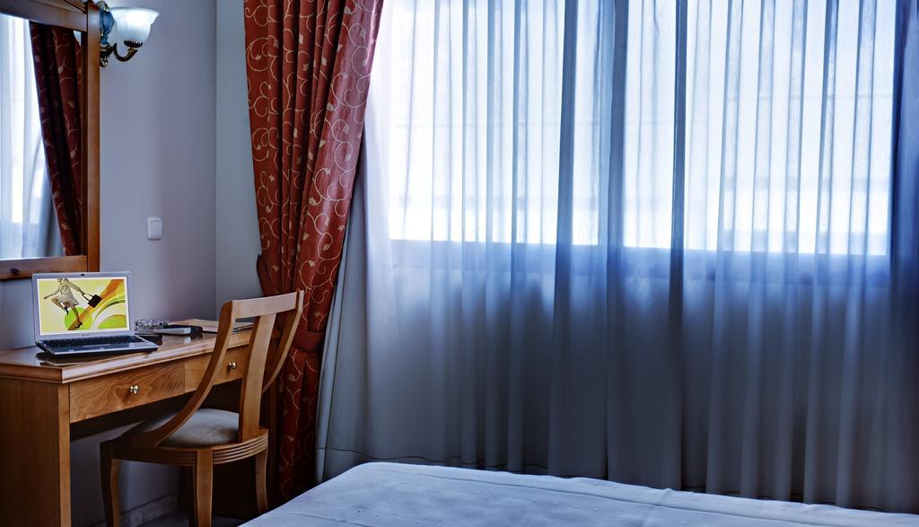 Hotel Tocina Business Albolote Zimmer foto